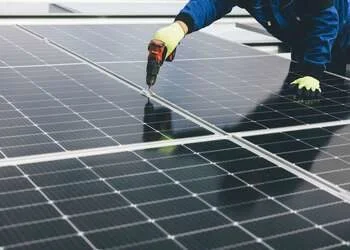 solar-company-installation